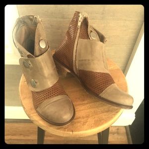 💸💰Italian-made Batticuore Booties🎈🎈Major ⬇️